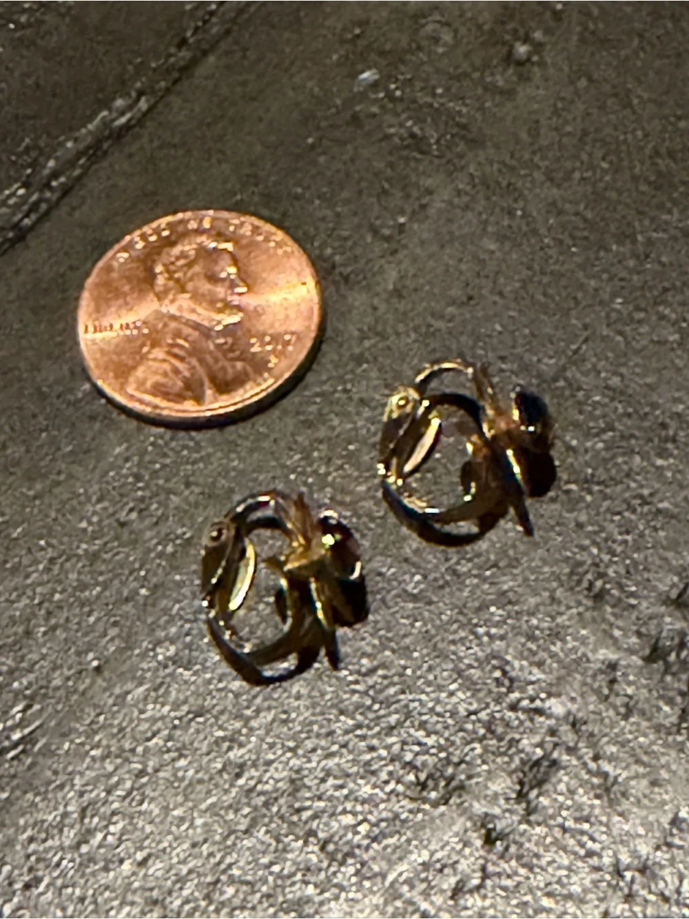 Vintage Gold-Tone Star Flower Clip-On Earrings with Dark Purple Stone